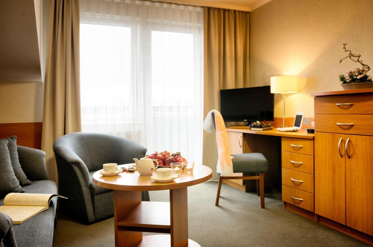 Hotel La Siesta & Medical Spa ยาสต์เชอเบีย กูรา ภายนอก รูปภาพ