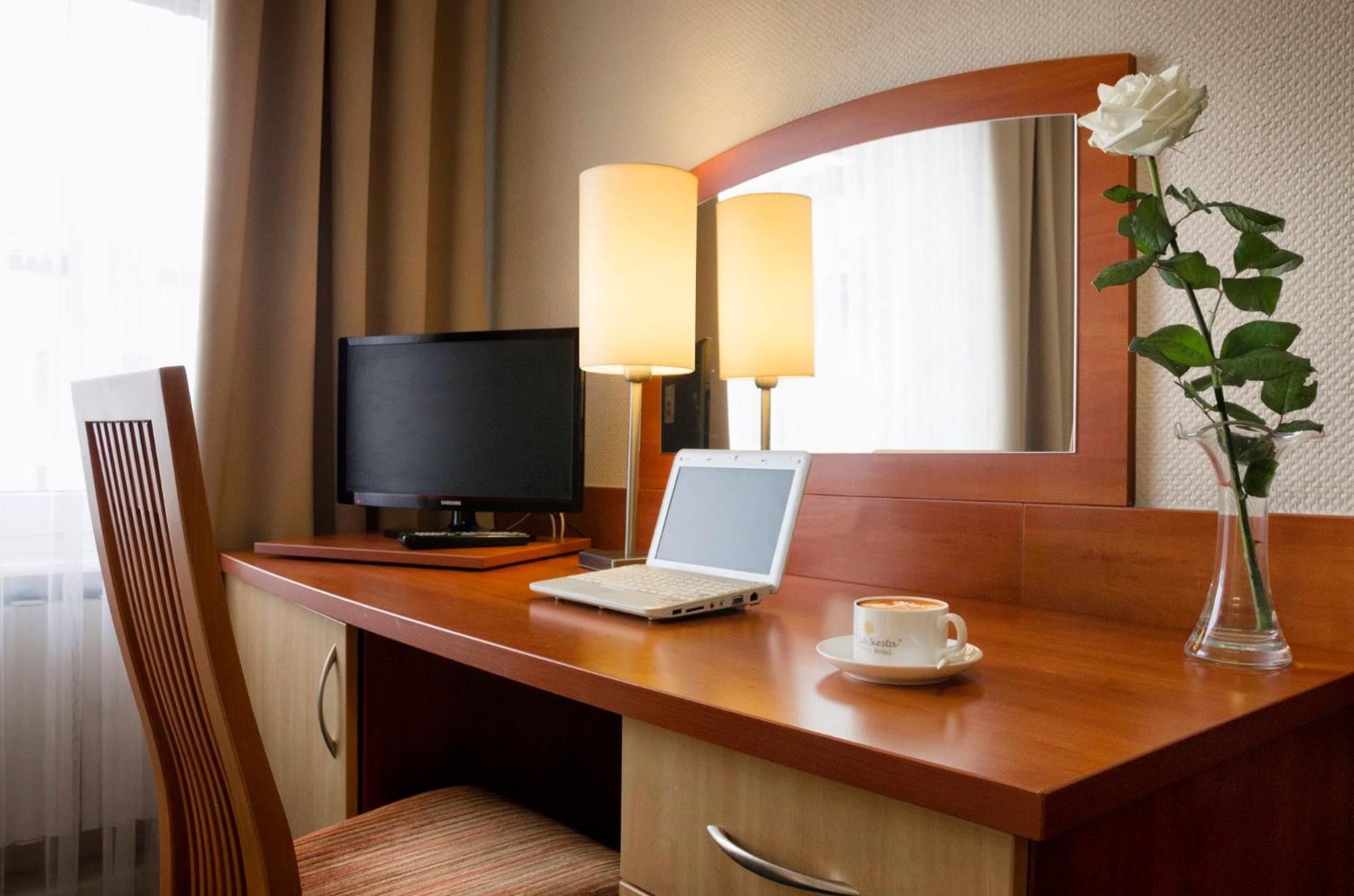 Hotel La Siesta & Medical Spa ยาสต์เชอเบีย กูรา ภายนอก รูปภาพ