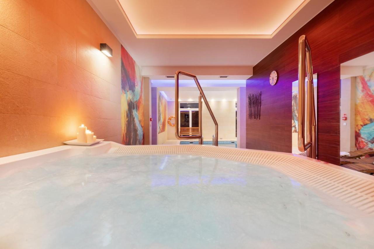 Hotel La Siesta & Medical Spa ยาสต์เชอเบีย กูรา ภายนอก รูปภาพ